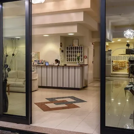 普林马维拉酒店 3* 斯特雷萨