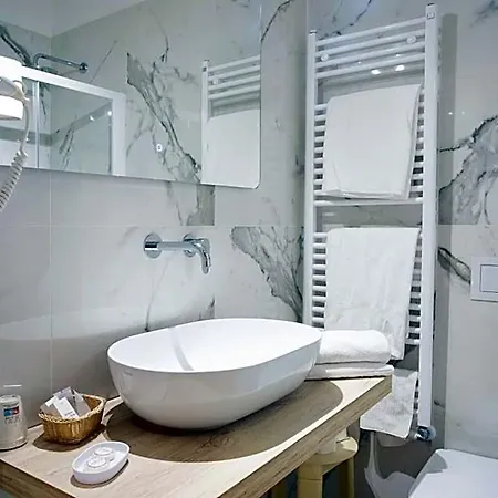 Primavera Hotel 3*